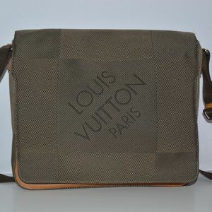 Terre Louis Vuitton Messenger Bag